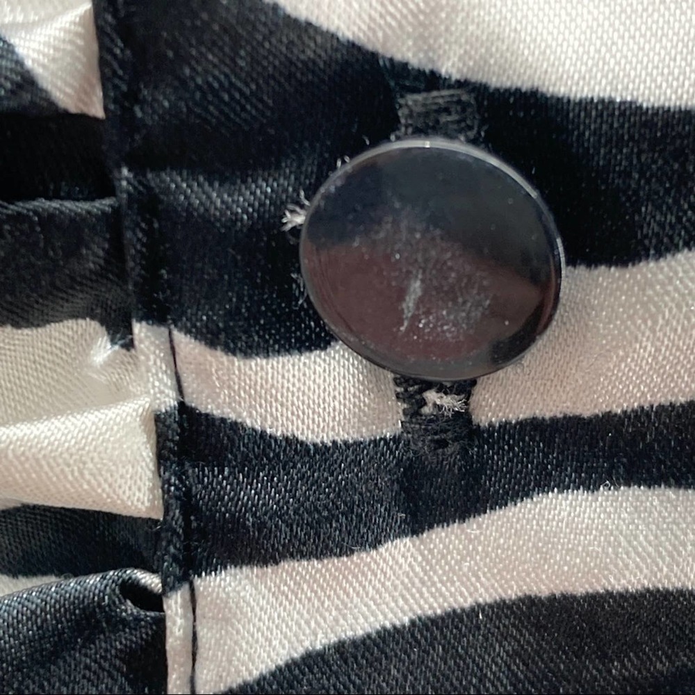 Guess Jeans Zebra Print Silky Short Sleeve Button Front Ruched Collared Blouse - Picture 10 of 14